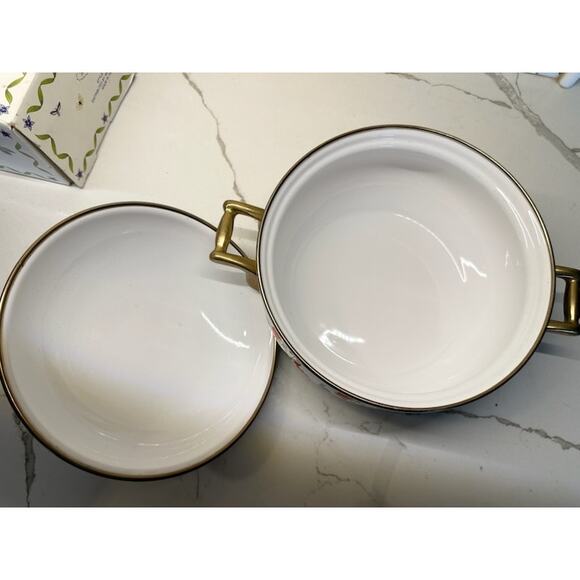 Vtge Windemere Garden 2-Qt Covered Casserole | Brass Handles | Enamel on Steel - Picture 4 of 7